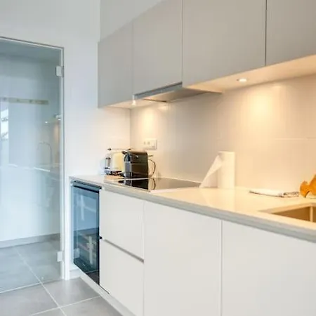 Apartment Charming By The Sea In